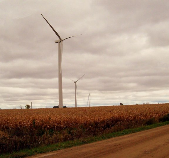 Michigan Wind 1 near Ubly is part of the former Noble Thumb Windpark (NTW), which John Deere Renewables acquired from Noble Environmental Power in October, 2008. The project consists of 46 GE Energy SLE wind turbines.Photo: Wikimedia Commons